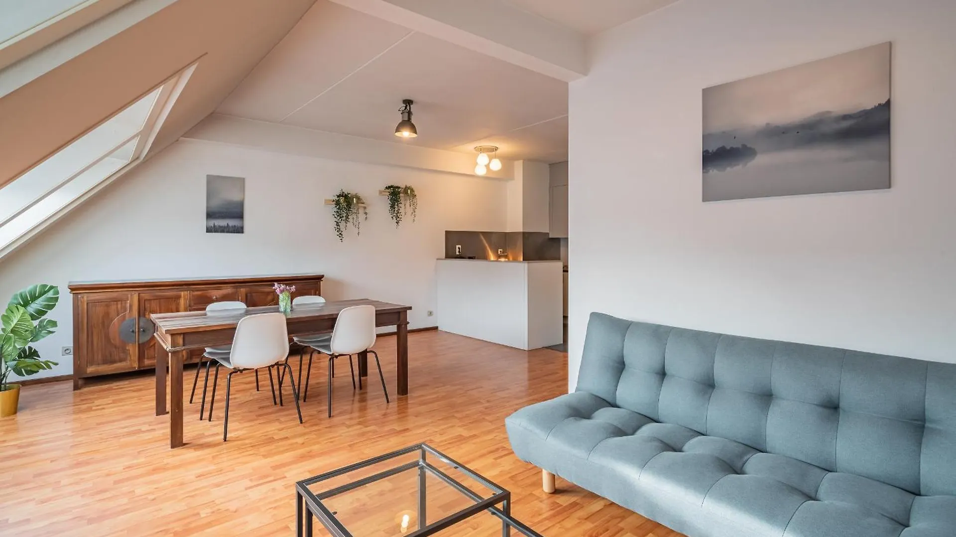 Bright Apartments In The Heart Of Antverpy